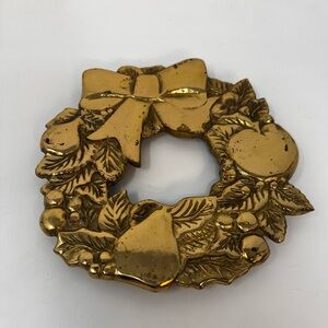 VINTAGE 1981 Rubel Brass CHRISTMAS Holiday FRUIT WREATH Trivet HOT PLATE Pad